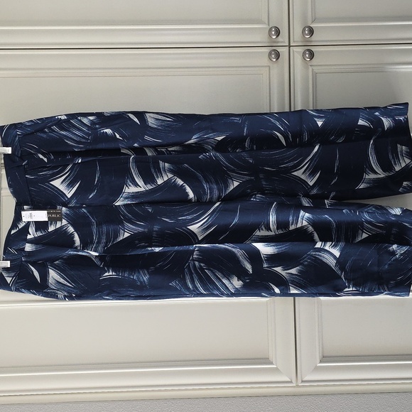 NWT BANANA REPUBLIC | Relaxed Dress Pants - Picture 9 of 13